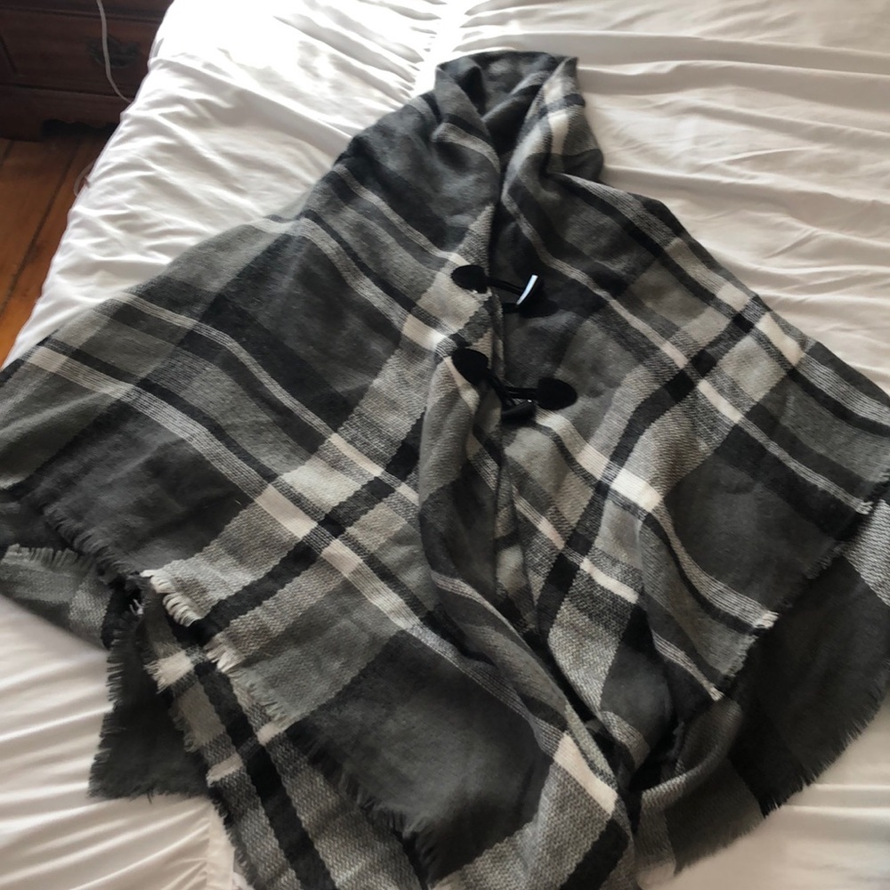 Black and white plaid cape!